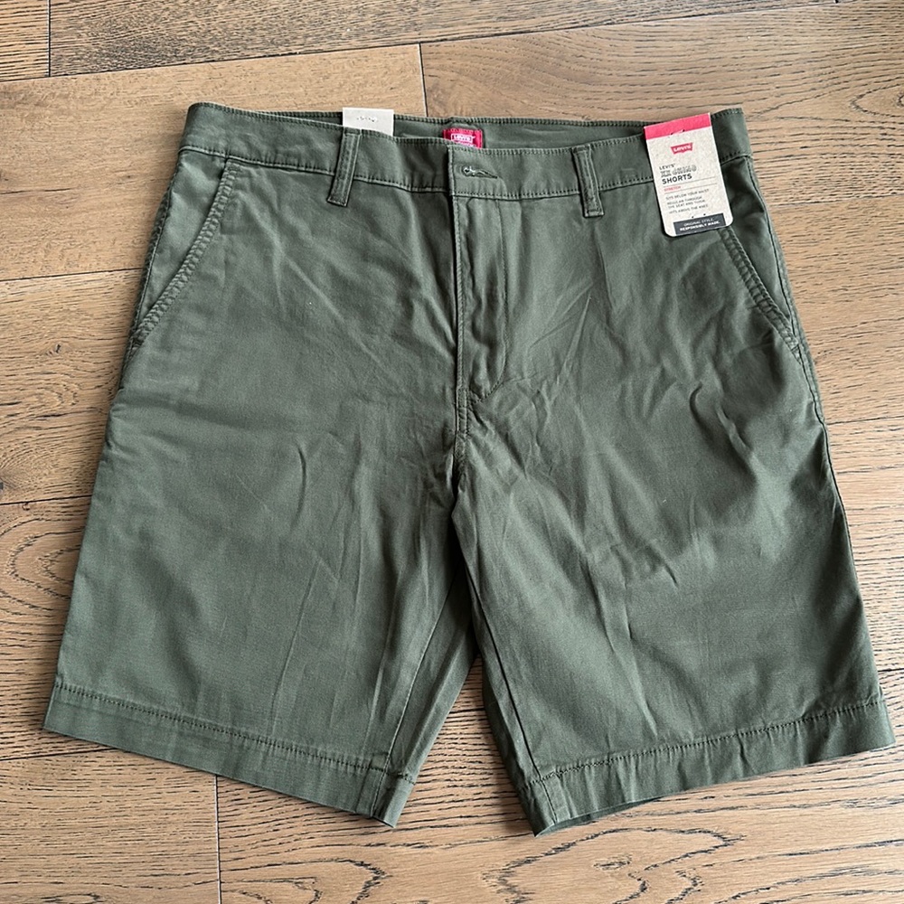 New with Tags, Men’s Levi’s chino shorts